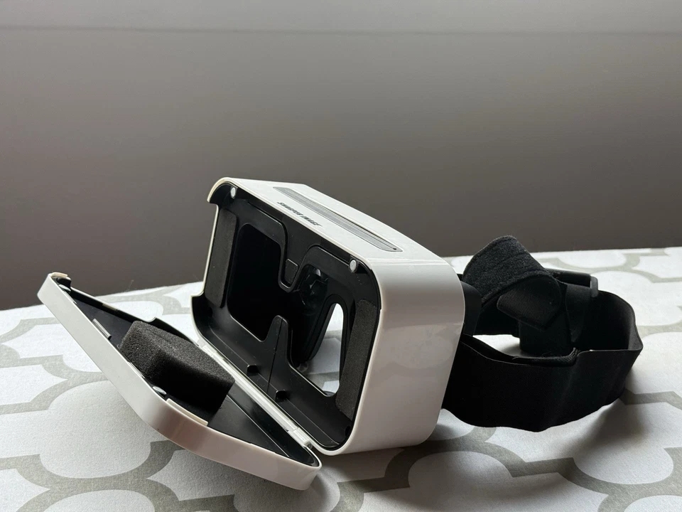 2017 Sharper Image VR HEADSET For Use With Phone Fits SMART PHONES - Image 2 of 4