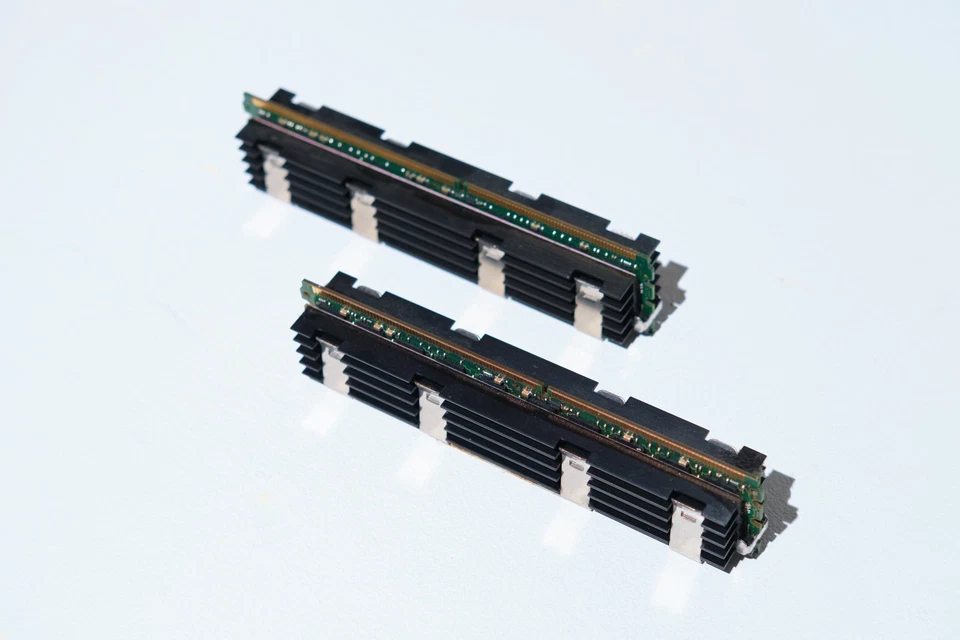 2 x Crucial RAM CT12872AP80E 4GB 240-PIN 512mx 72 DDR2 PC2-6 early mac pro - Image 2 of 4