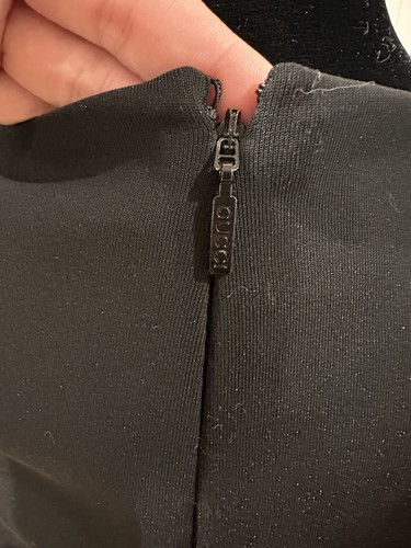 ABITO GUCCI ADERENTE NERO CON BOTTONI tg Med nuovo con etichette - Foto 5 di 7