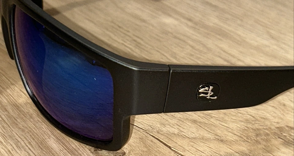 Lente Salt Life Naples negro mate espejo azul $189 nueva vida salada Salt Life Foto 3 de 4