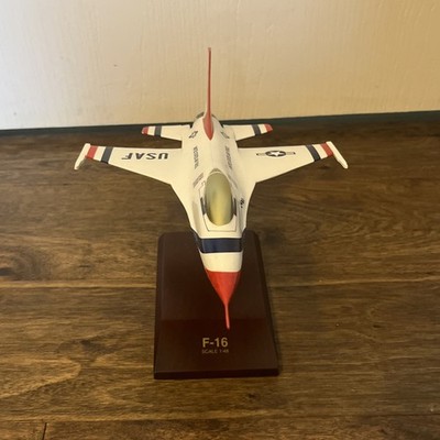USAF General Dynamics F-16 Falcon Thunderbirds Desk Top 1/48 Model Airplane