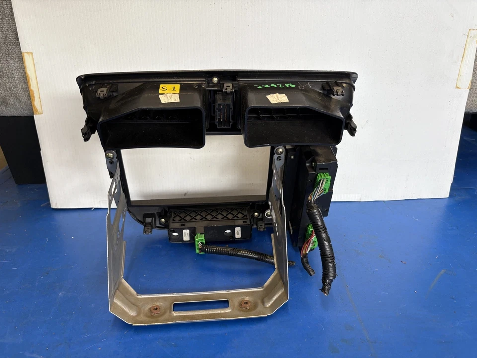 01-05 HONDA CIVIC CLIMATE CONTROL RADIO DASH TRIM BEZEL OEM - Image 3 of 4