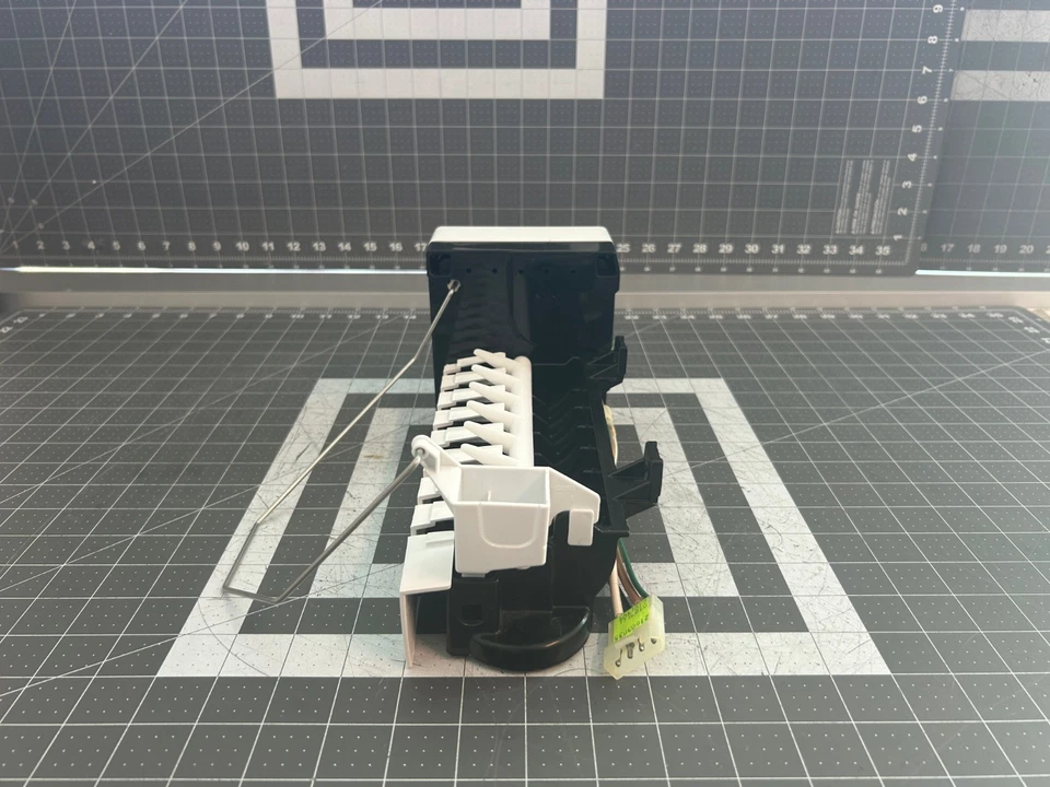 Conjunto de máquina de gelo geladeira KitchenAid P# 4317943 - Imagem 3 de 4