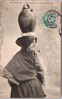 29 MORLAIX - old water carrier smoking pipe
