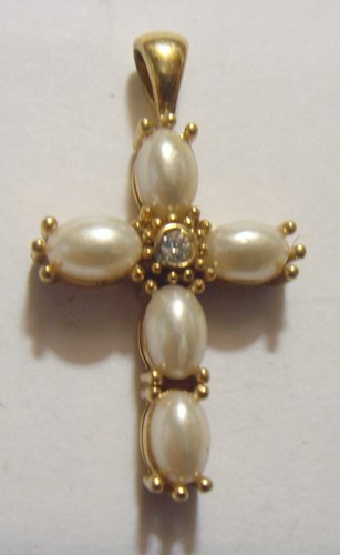 vintage Avon gold tone metal faux pearls religious cross pendant 55081