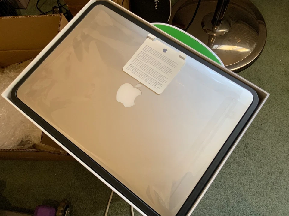 Apple MacBook Pro Retina 13" Intel Core i5  2.90GHz A1502 with original box - Image 2 of 4