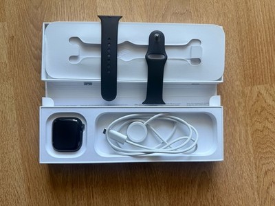 Apple Watch Series 11 (GPS + Cellular) 42mm Jet Black S/M