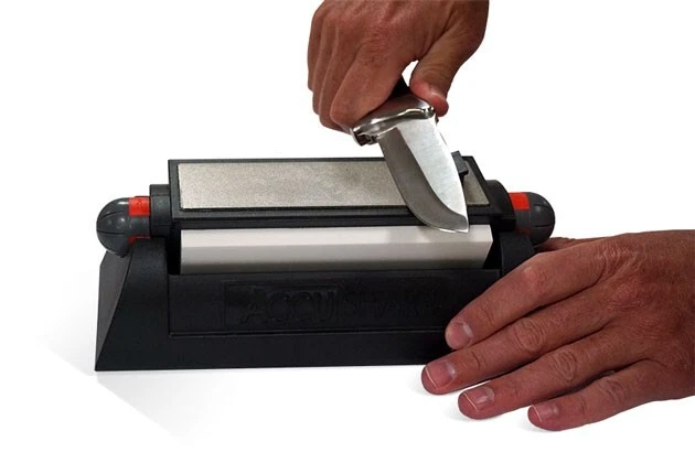NEW AccuSharp DELUXE Tri-Stone Sharpener System 025C Bench Stone Sharpening Kit
Opens in a new windo