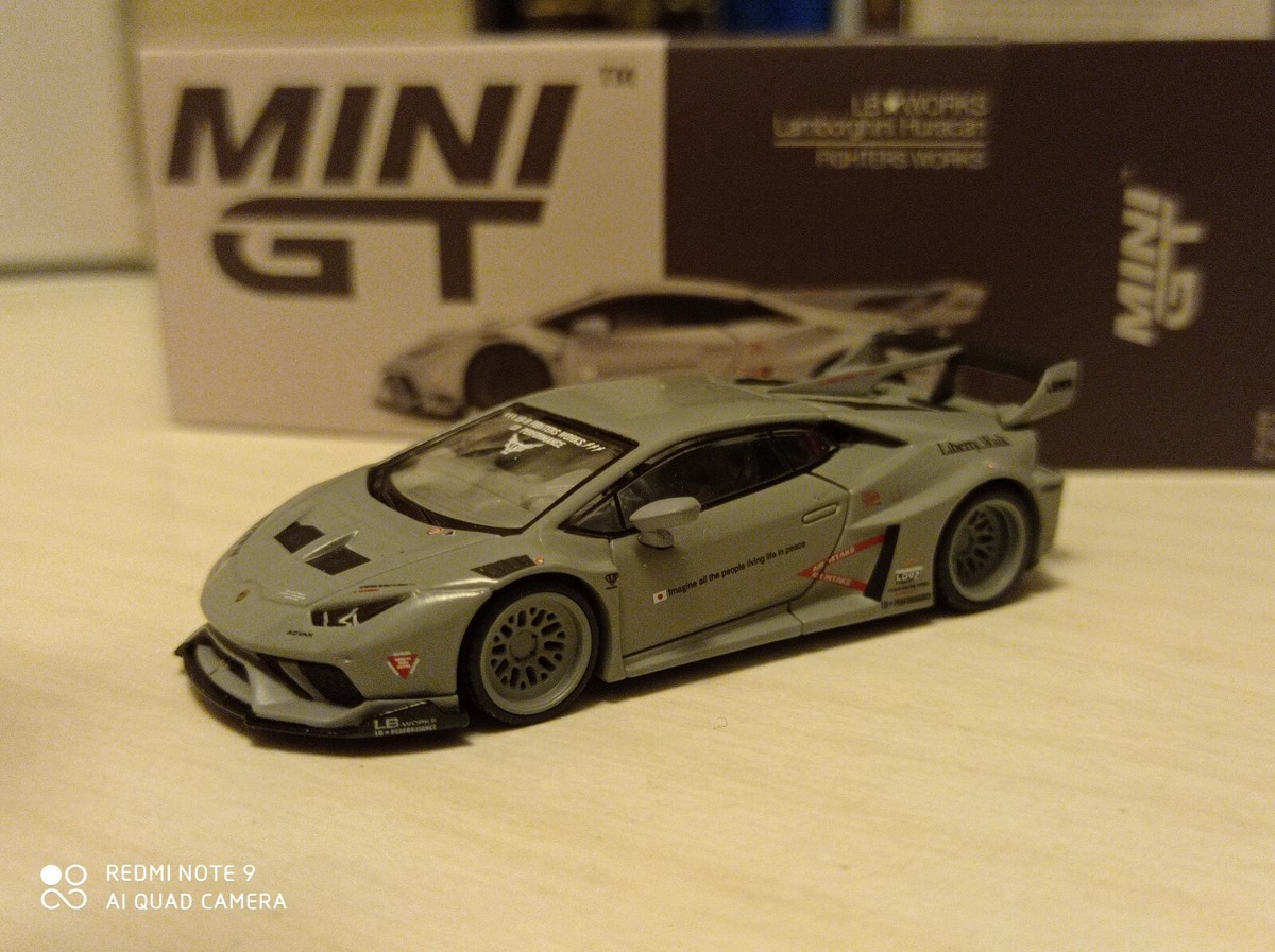 MINI GT 258 chase (opened) LB WORKS Lamborghini Huracán GT MINI GT 258 chase (opened) LB WORKS Lamborghini Huracán GT