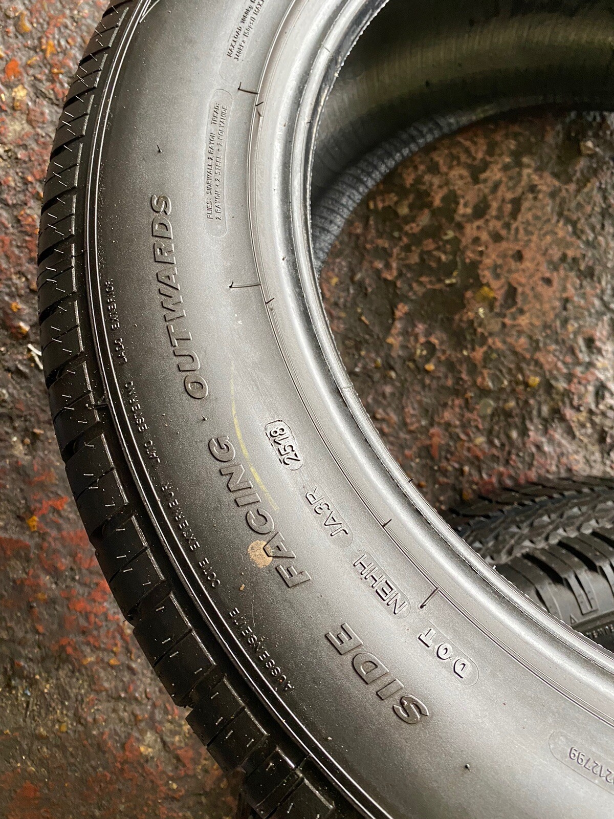 2x 255 55 20 (110W) 2555520 255/55/20 Goodyear Eagle F1 AT NEW M+S ...