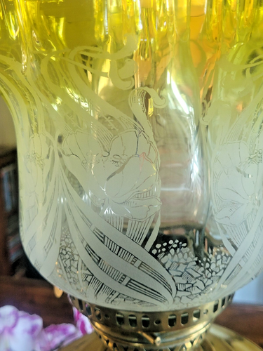 Veritas Oil Lamp ~Brass Font-Citrine Yellow Frilled Shade-Marble Column & Base - Picture 4 of 24