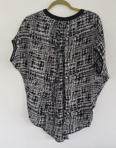 BCBGMAXAZRIA blusa donna nera bianca geometrica Dolman manica corta taglia XXS - Foto 2 di 6