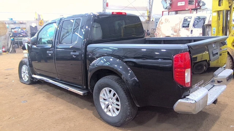 (LOCAL PICKUP ONLY) Rear Bumper Chrome Without Park Assist Fits 13-21 FRONTIER 6 Foto 2 de 4