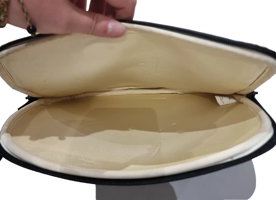 10 inch black Ipad case  - Image 3 of 3