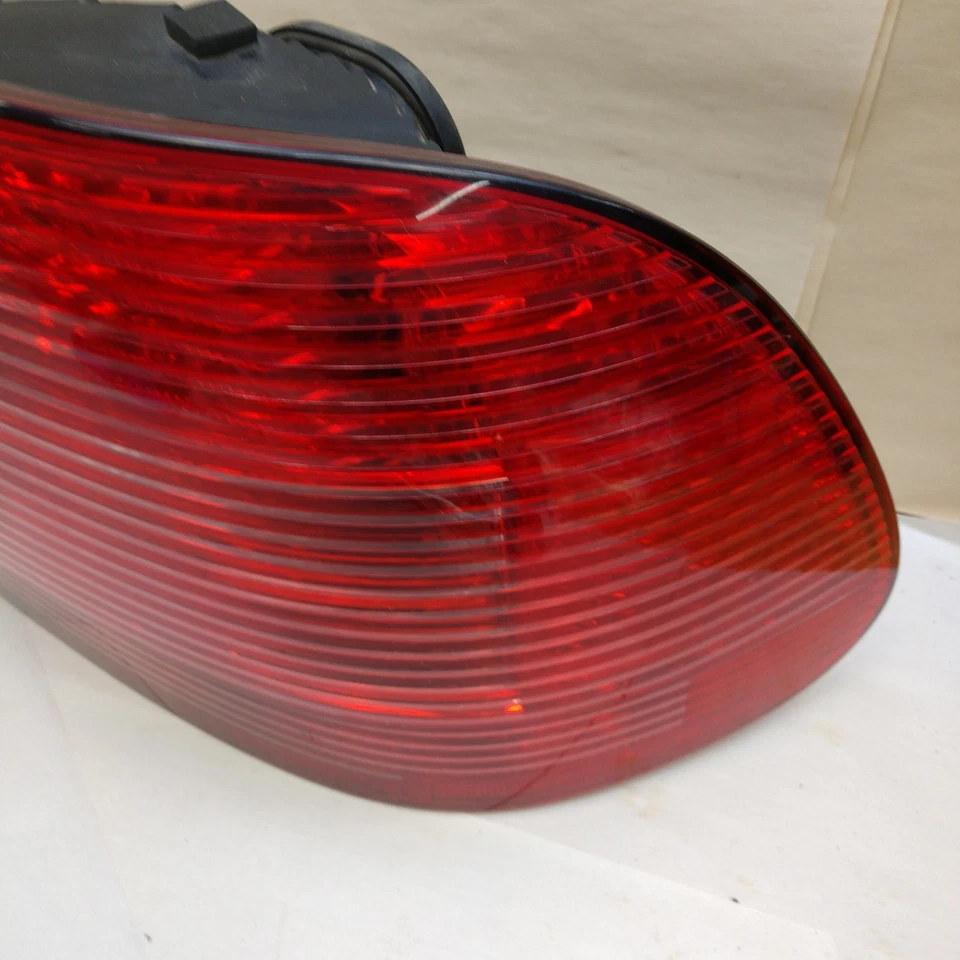 2003-2006 Porsche Cayenne Right Passenger Side Tail Light - Изображение 4 из 4