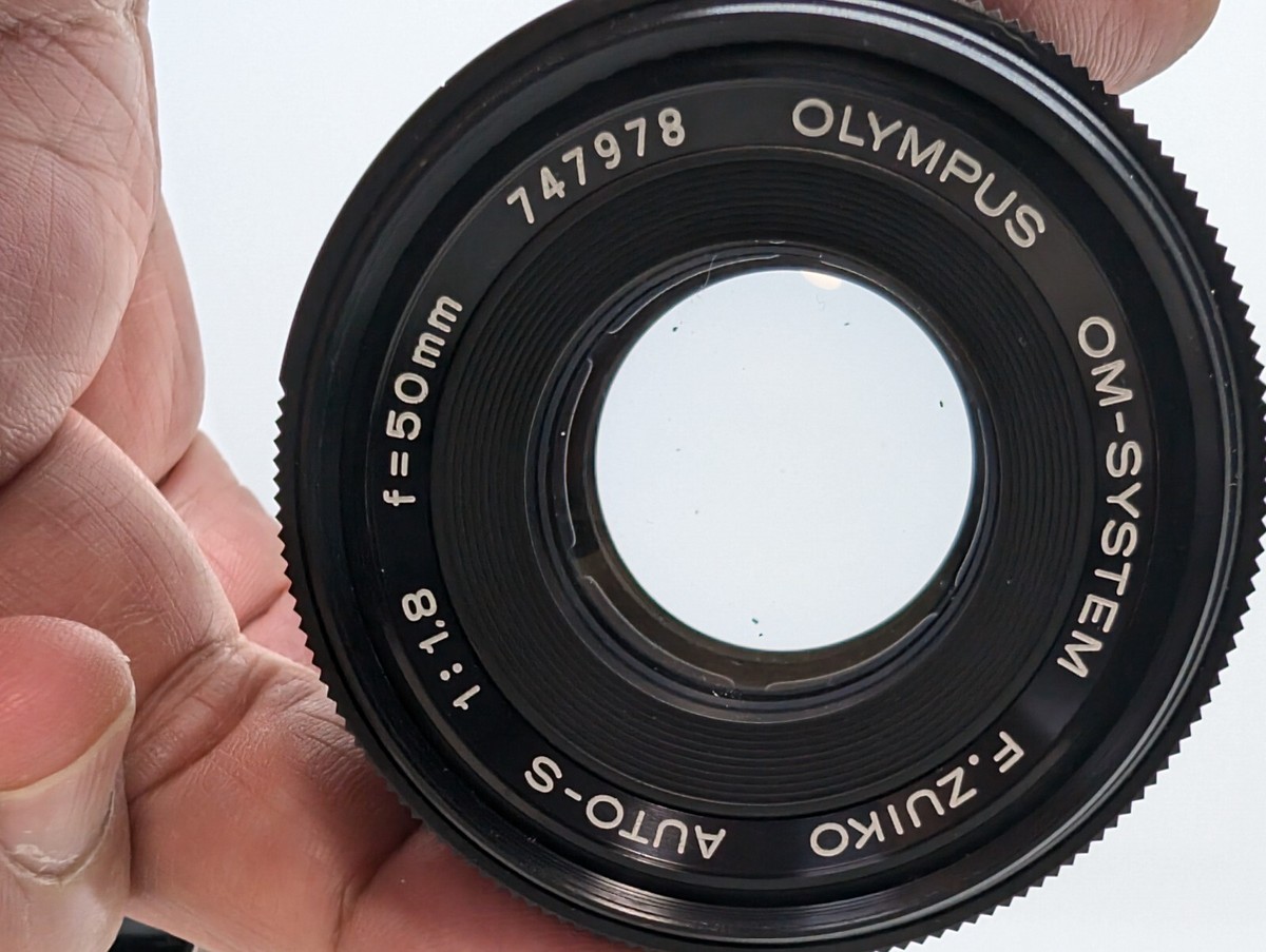 Olympus OM-1 black OM-SYSTEM F. Zuiko Auto-S 50mm 1:1.8 lens