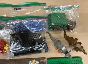 LEGO Adventurers Dino Island 5955 All Terrain Trapper 3 Minifigures 185 Pieces