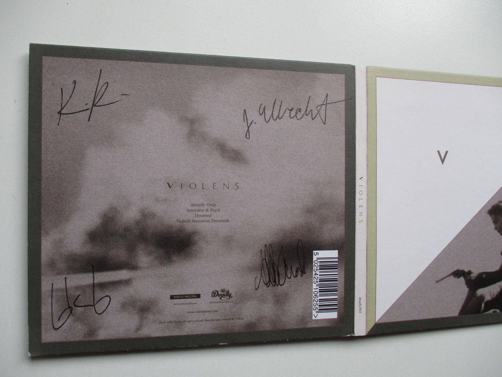 VIOLENS - RARE HAND SIGNED CD - V [EP] - AUTOGRAPHED BY THE BAND