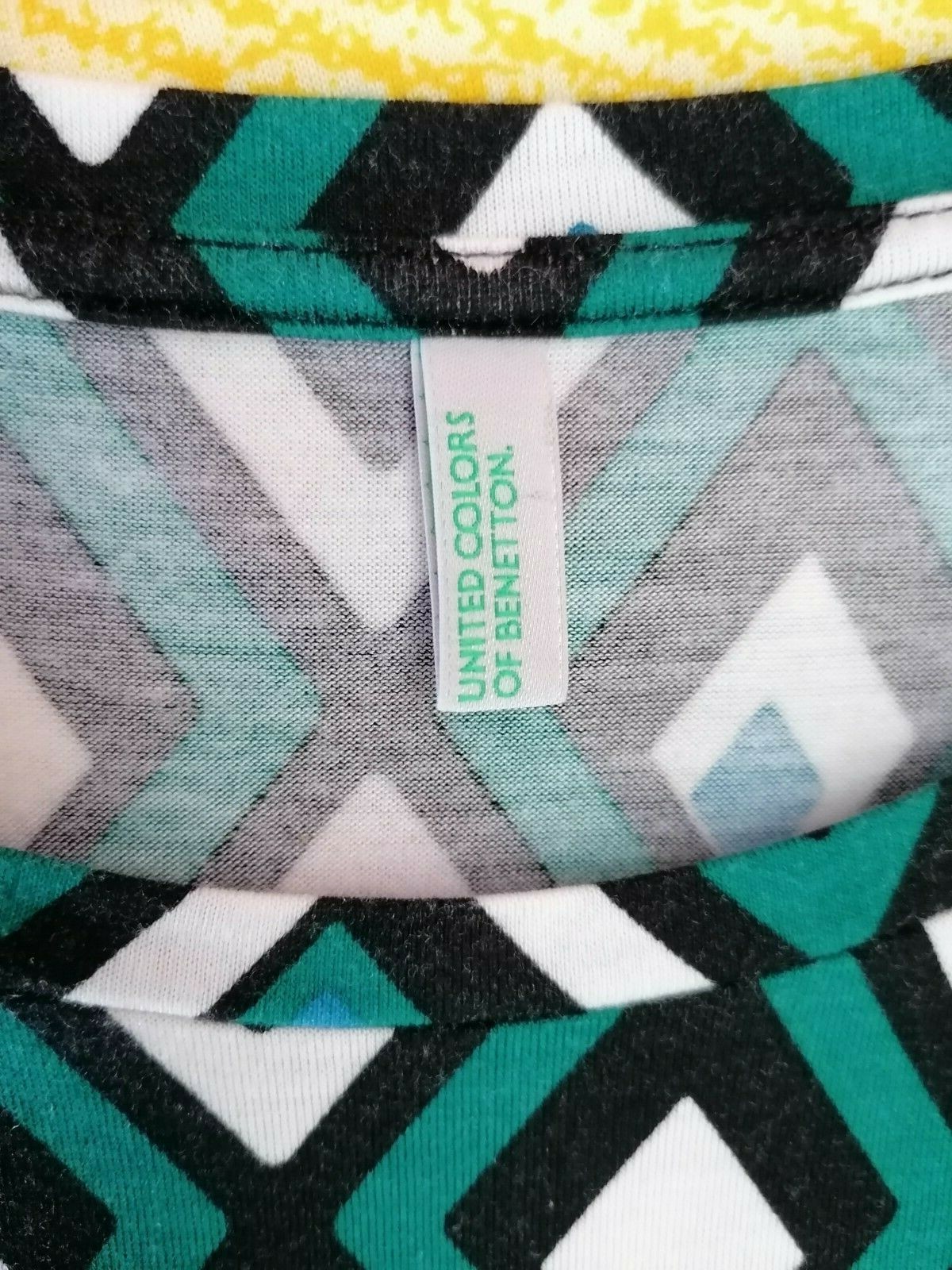 💚Benetton Size L Green Diamond Shapes Viscose Top Blouse image 5