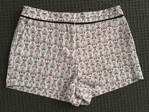 Hot Options Pattern Shorts - Size 8 