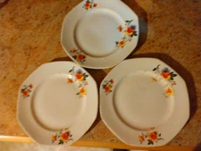 Homer Laughlin Yellowstone 3 Yellow Orange Flowers Black Leaves Lunch Plates J1N