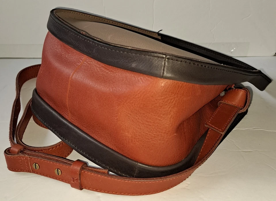 BOLSO BANDOLERA DE CUERO MARRÓN TAUPTE MINI BLOQUE DE COLOR MADEWELL SYDNEY 8" Foto 3 de 4