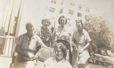 1930s Vista Hotel? Fashionable Dresses Women Ladies Gals Original Photo P22e27
