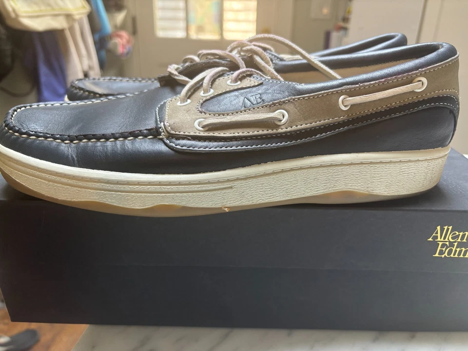 Excelente Allen Edmonds Hyannis Azul Marino Dos Tonos Mocasín Informal Muelle o Barco Zapatos Foto 2 de 4