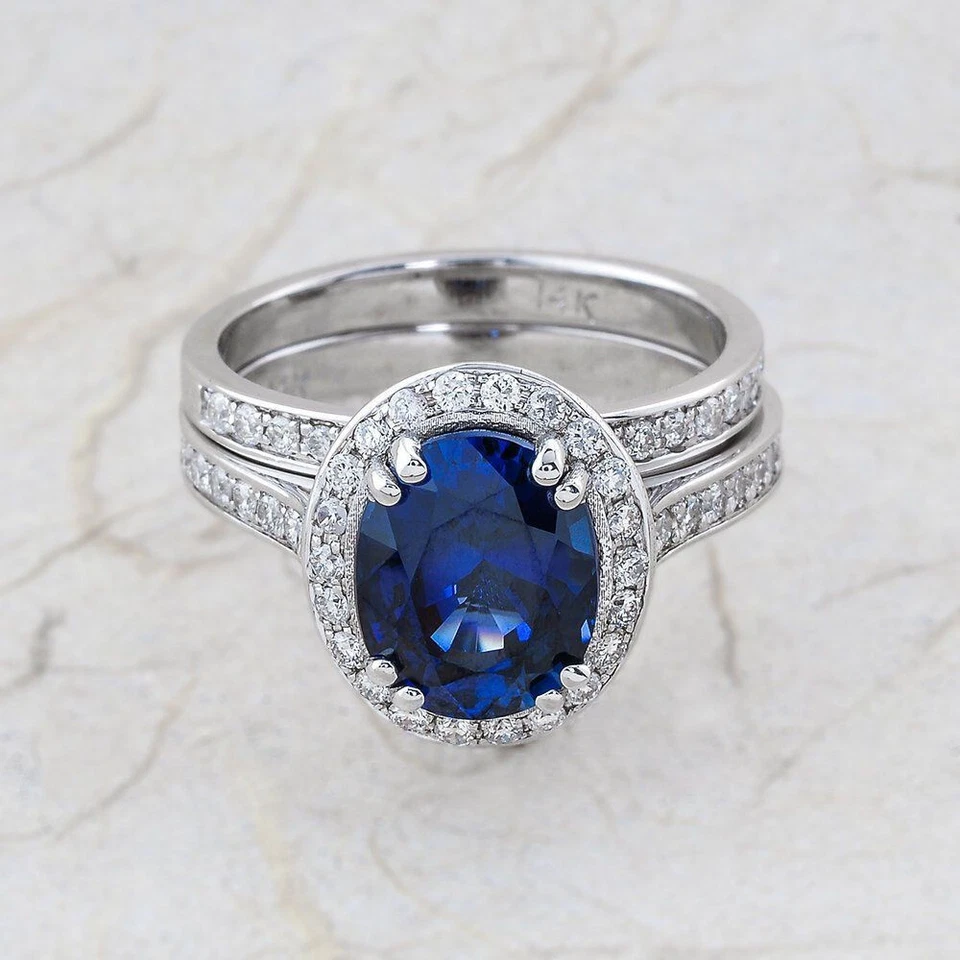 Juego de anillos de compromiso de diamantes ovalados azules de 3,30 quilates enchapados en oro blanco de 14 quilates Foto 2 de 4