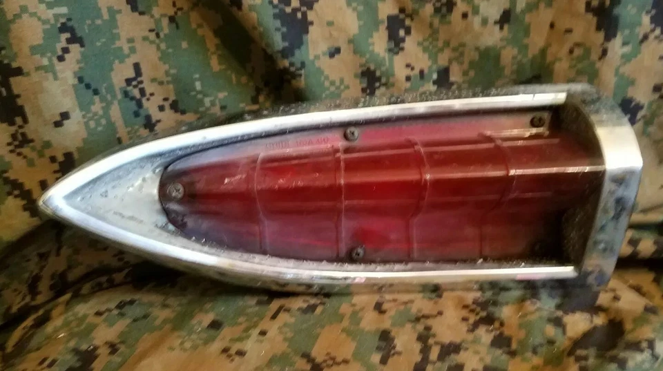 Oldsmobile Fiesta 88 1960 camioneta lado conductor luz trasera GM OEM Foto 2 de 4