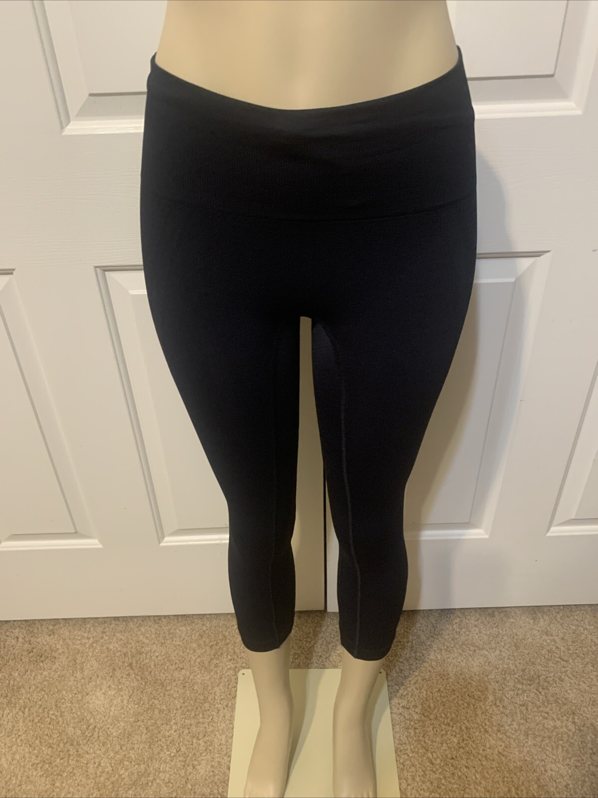 Athleta Leggings Women's Small Low Rise Cropped Capri Yoga Pants  Black Stretch