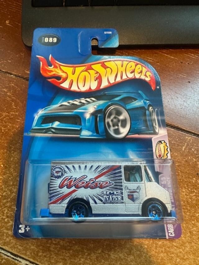 2003 Hot Wheels Carbonated Cruisers Combat Ambulance #89