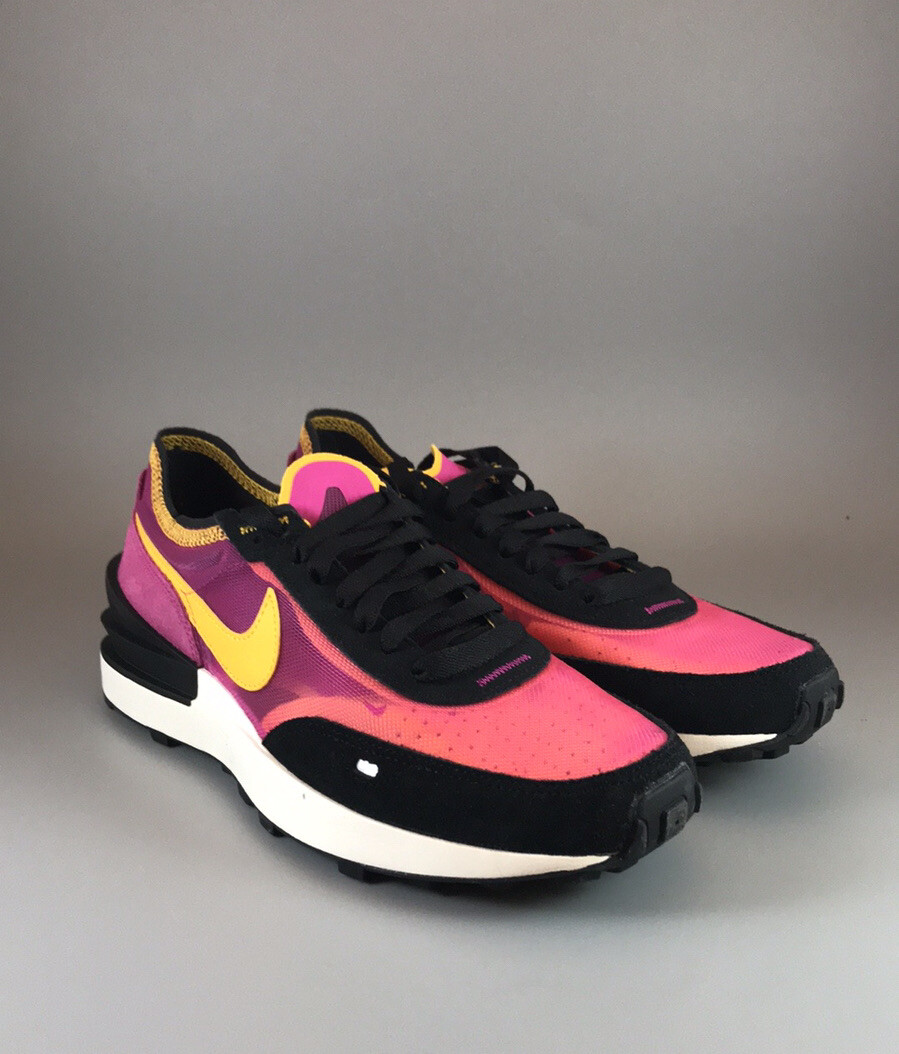 waffle one active fuchsia on feet