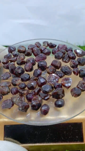 4500 Carats Red Color Natural Pyrope Garnet Lot With Average Weight 3.5 Carats - Video 1 of 1