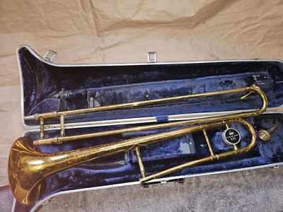 け*ん様 【USA製】KING CLEVELAND 605 トロンボーン King Cleveland 605 Trombone With 12C Mouthpiece And Cleaning Set