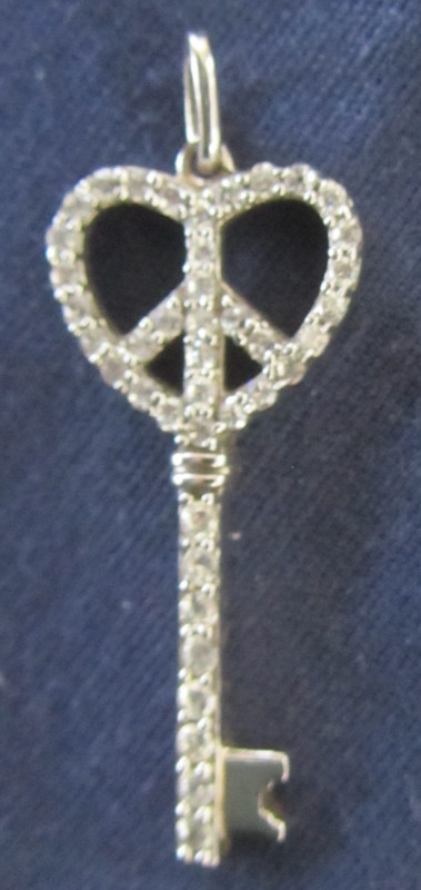 WOMENS STERLING SILVER .925 PEACE SIGN KEY PENDANT W/CLEAR STONES