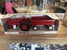 Ertl Farmall H Tractor and Wagon Set 297 Vintage 1991 NIB MADE IN USA 1/16