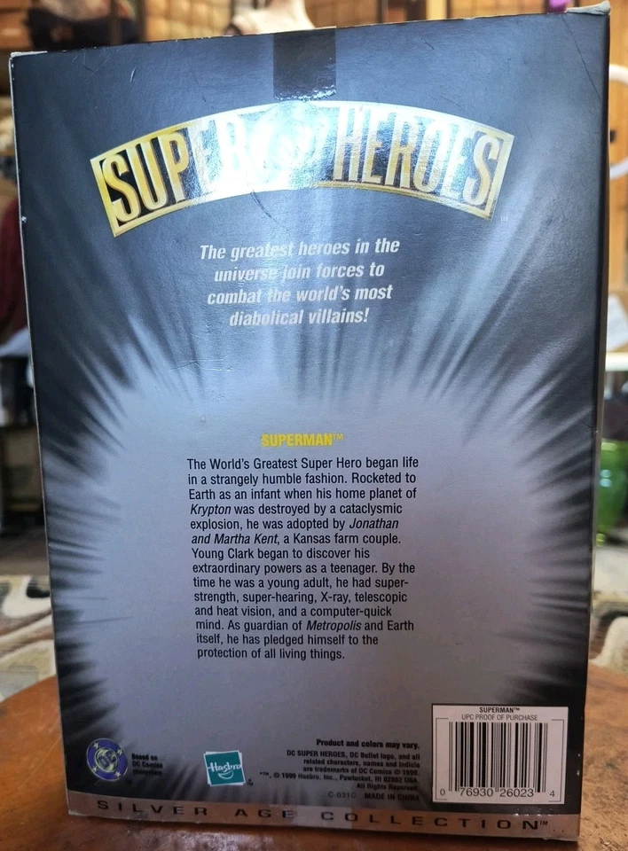 SUPERMAN 1999 Hasbro DC Super Heroes Colección Edad de Plata 9" FIGURA Muñeca NUEVO EN CAJA Foto 2 de 4
