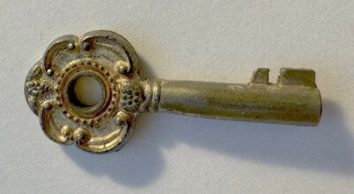 Small Fancy Key to UNKNOWN - 1 3/8''