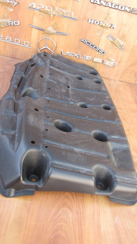 Maserati LEVANTE M161 FUEL TANK BOTTOM PROTECTION COVER 670107814