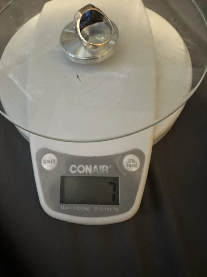 Anillo de oro amarillo de 10 quilates con emblema G masónico de espinela azul con acento de diamantes - talla 10 Foto 4 de 4