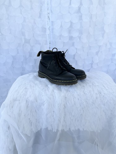 Vintage Doc Martens Mens 7 Made in ENGLAND Black Lace Up Boots 1460 Womens 8 - Picture 4 of 16