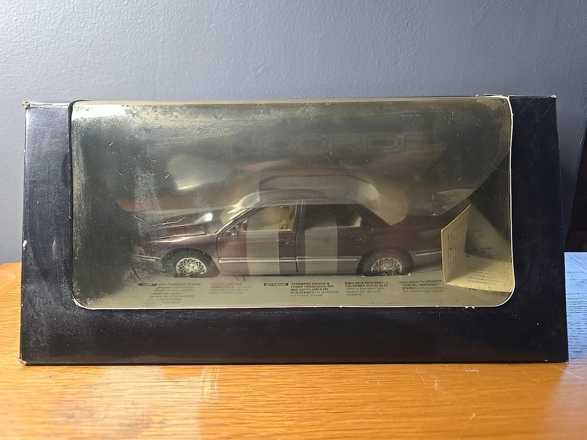 Brookfield 1994 Chrysler Concord ミニカー CHRYSLER: Two 1:24 scale Chrysler models by Brookfield Collectors