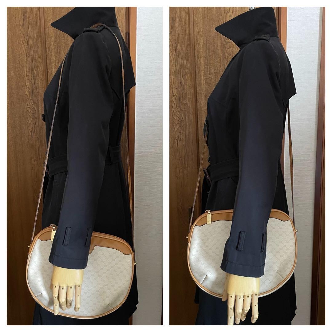 Authentic Excellent Condition Accessories Include… - image 4