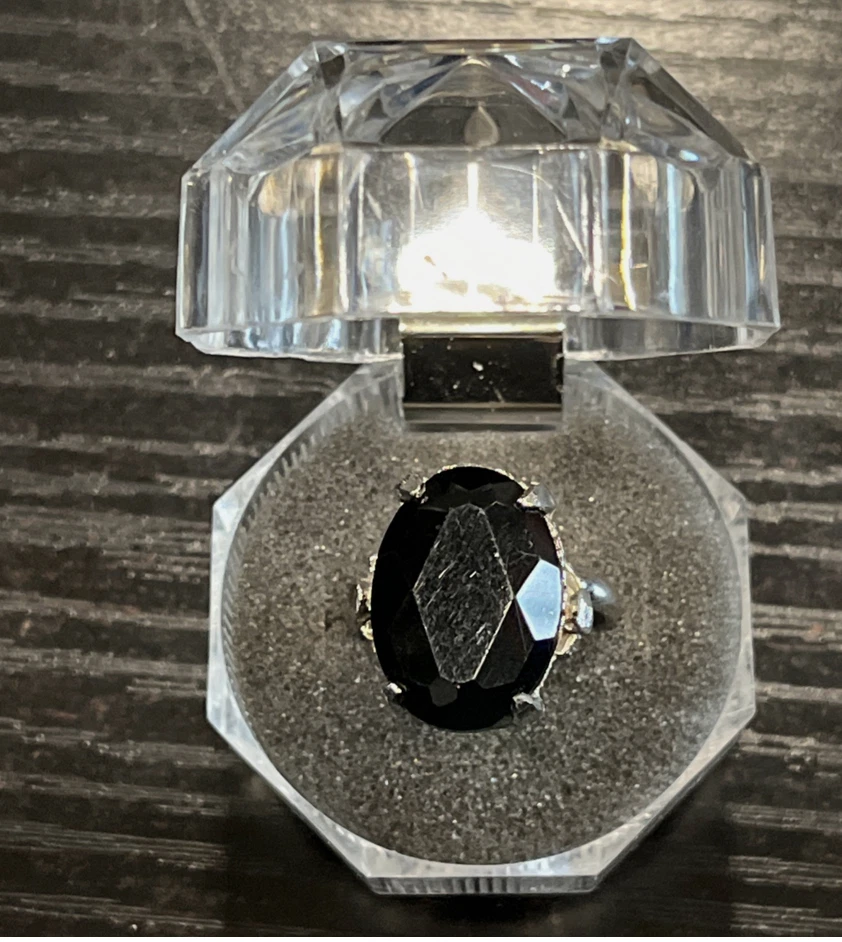 Beautiful Vintage Silver-Tone Black Onyx Cocktail Ring - Size 6 - Image 4 of 4