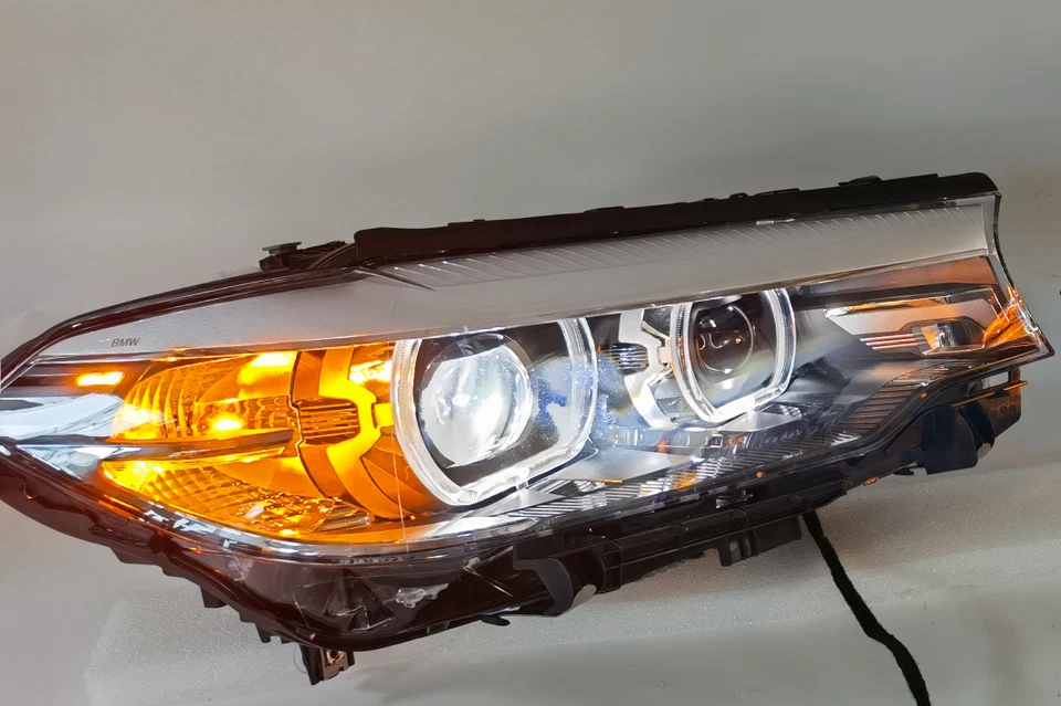 Faro LED de xenón lado derecho BMW Serie 5 G30 G31 2017 2018 2019 2020 usado OEM Foto 3 de 4