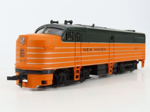 HO Scale Walthers 931-224 NH New Haven Alco FA-1 Diesel Locomotive #0419 - Picture 4 of 12