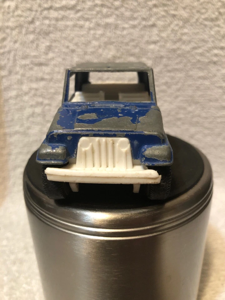 Coche azul Tootsietoy Jeepster 1970 vintage Foto 3 de 4