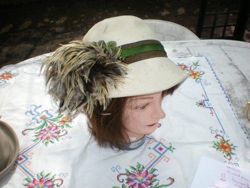 chapeau femme cloche des années 1930 USS avec plumes - Foto 5 di 5