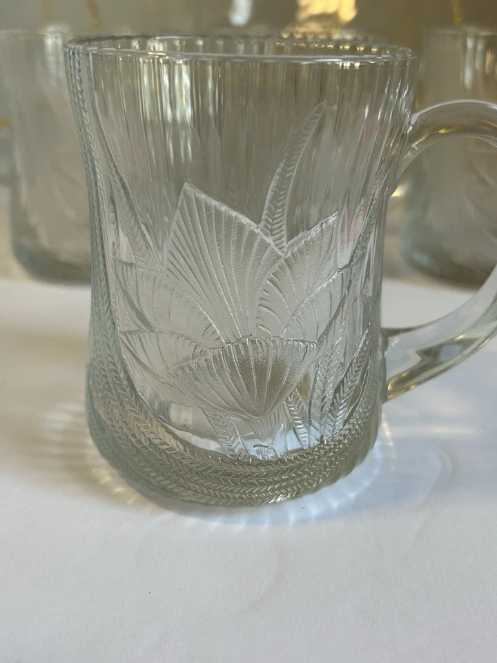 "4 tazas y 3 platos de 7,5"" Arcoroc France de colección• patrón de flores de Canterbury• usado en excelente estado" Foto 4 de 4